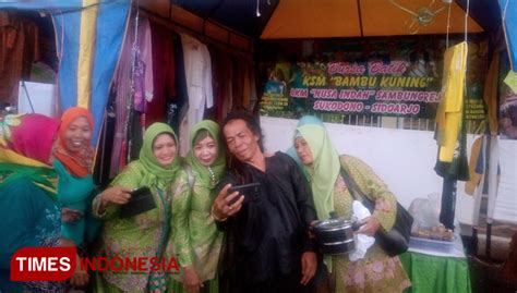 Cak Sodiq Jadi Rebutan Foto Selfie Di Pasar Rakyat Muslimat Nu Times