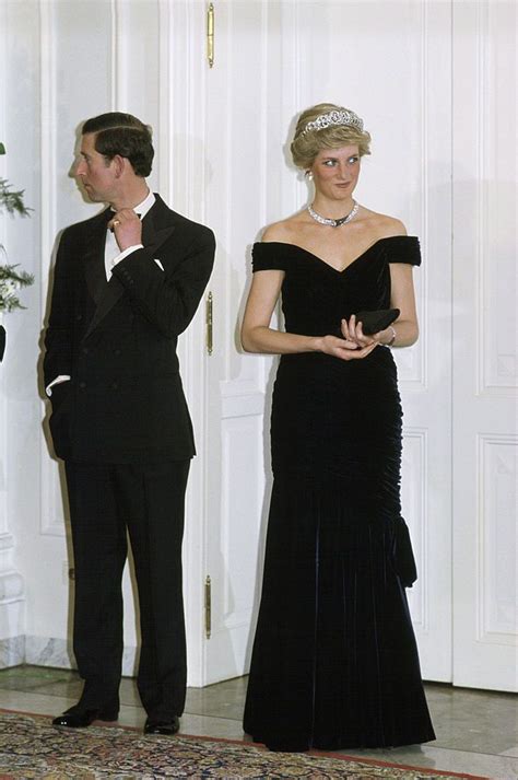 The Weird Thing You Never Noticed About All These Photos Of Princess Diana And Prince Charles