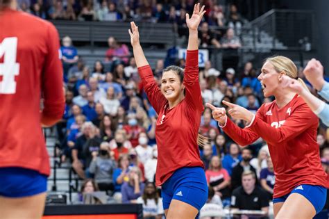 Kansas Volleyball Sweeps K State News Sports Jobs Lawrence