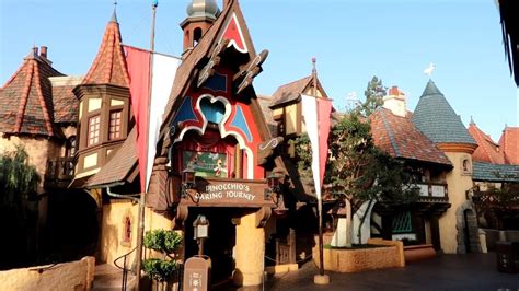 Последние твиты от disneyland resort (@disneyland). Pinocchio's Daring Journey Ride Through Disneyland - YouTube