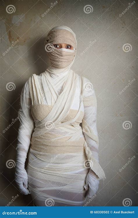 woman mummification