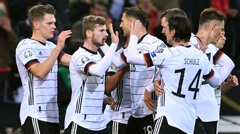 Fan club nationalmannschaft, frankfurt, germany. Nationalmannschaft: Vor trauriger Kulisse: Deutschland qualifiziert sich für EM