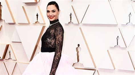 Gal Gadot At Oscars 2020 A Stunner In Black And Pink Hollywood Life