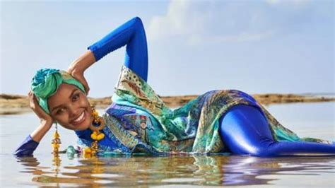 Rip to boundaries, because sports illustrated is breaking down all of them with its annual swimsuit issue. Halima Aden becomes first model to wear burkini, hijab in ...