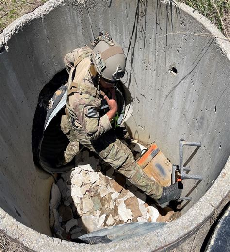 Us Army Explosive Ordnance Disposal Ncos Lead From Front For 80 Years