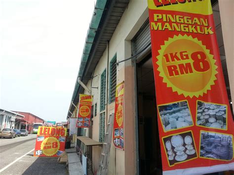 Kedai kain semakin bertambah, kedai pakaian pun banyak dan murah. Diari Si Ketam Batu: Borong Pinggan Mangkuk Murah Di Nilai 3