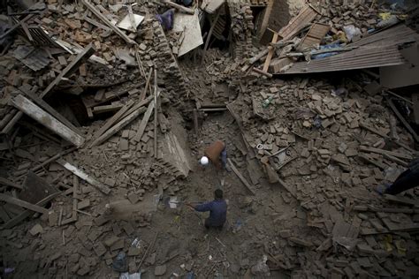 Nepal Earthquake Cremations Of Victims Begin Amid Aftershocks Photos Time