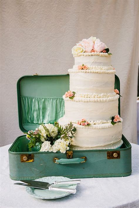 The wedding cake you select should not only be delicious, but represent your wedding itself. 42+ Adorable Vintage Suitcases Wedding Ideas | Deer Pearl ...