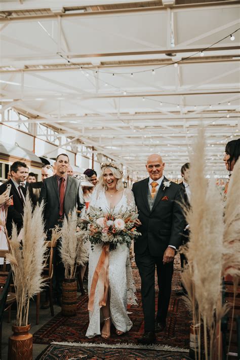 My pampas grass is now very large (about 10 years old) and although i have been pulling out as the other alternative would be to grow along side your pampas grass other grass species such as. Wedding ceremony decoration - pampas grass aisle for a ...