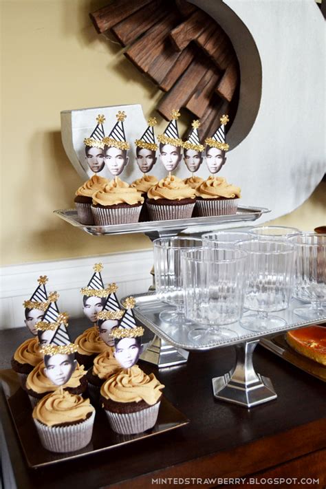 Find a wide selection of cards to celebrate the big 50 for family, friends, coworkers, and more! DIY: 50th Birthday Party Decorating Ideas - Minted Strawberry
