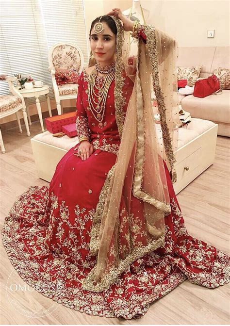 barat bride red lehenga lengha saree bride beauty dulhan pakistani fashion wedding wear