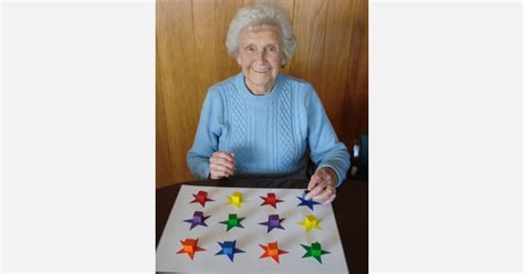 Early warning symptoms and signs include forgetting familiar names, personality changes, mood swings with brief periods of anger or rage. 12 Engaging Activities for Seniors with Dementia: Reduce ...