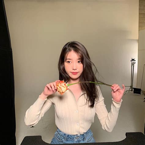 Iu Looks As Beautiful As Springtime Flowers In Her Latest Instagram