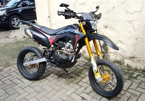 It strikes the perfect balance between size and power for many. Honda CRF 150L " 2019, Gresik : REAL SUPERMOTO