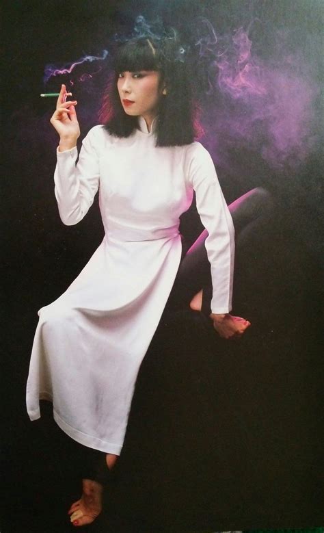 sayoko yamaguchi 山口小夜子 日本のファッション タバコを吸う女の子 ファッションフォトグラフィー