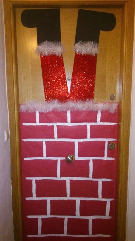 Apuesta por una decoración sostenible, recicla viejos objetos y crea originales adornos navideños. puerta papá noel | Decoración navideña, Decoracion de ...
