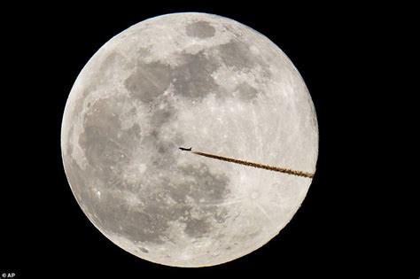 Look Up Tonight For The Super Snow Moon Super Moon Moon Astronomy