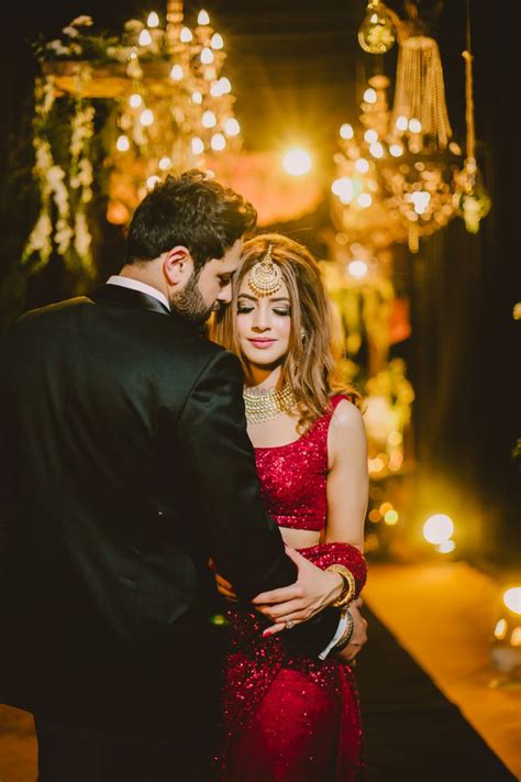 Red Wedding Photoshoot Poses Photo Couple Portrait