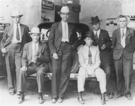 Bonnie And Clyde The Story Of The Barrow Gang Pictolic