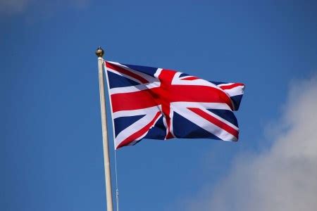 La bandera de inglaterra fue izada por primera vez en 1191, pero solo se convirtió en oficial en muchos nos preguntamos ¿como es la bandera de inglaterra? Bandera de Inglaterra | Inglaterra