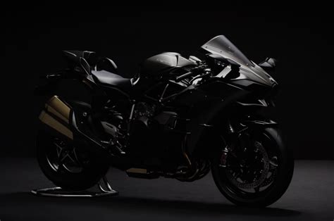 A machine apart, the new kawasaki ninja h2 is the embodiment of kawasaki's passion for performance, for the search for technical excellence and desire to achieve road riding perfection. The Kawasaki Ninja H2 Gets Murdered for 2016