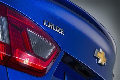 Reviewer Gives Five Reasons To Buy The 2016 Chevrolet Cruze Autoevolution