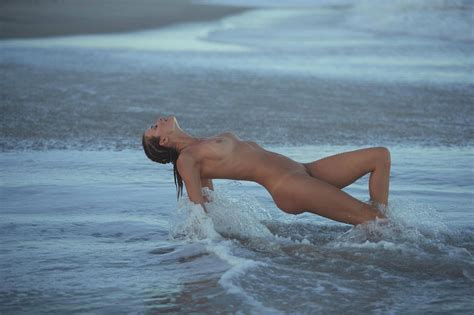 Nude Beauty Barbara Fialho Displaying Her Wet Body On The Beach The
