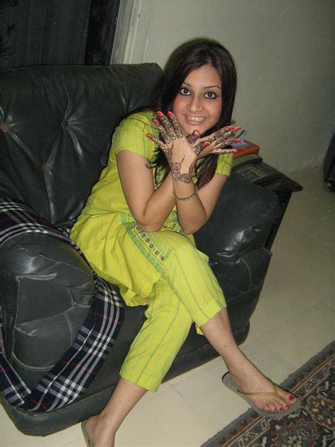 Indian And Paki College And Cool Age Cute Girls Photos Celebrities