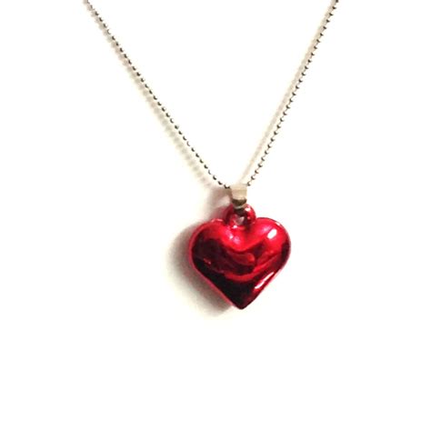 Red Enamel Love Heart Pendant Silvertone Necklace Romantic Ts
