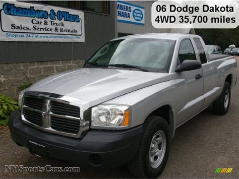 2006 Dodge Dakota St Club Cab 4x4 In Bright Silver Metallic 506362