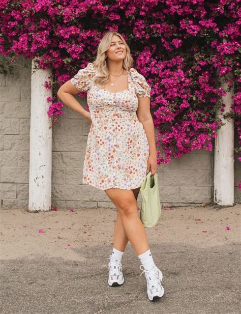 8 Mid Size Fashion Bloggers You Will Love To Follow On Instagram
