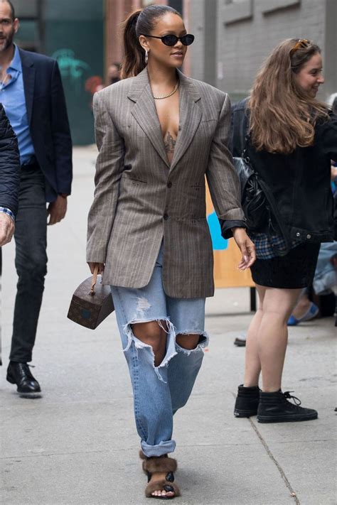 See rihanna's style from the beginning ». Rihanna Style File