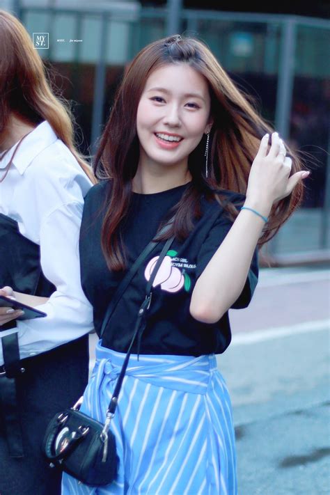 Miyeon (미연) also known as cho mi yeon (조미연) is a south korean singer under cube entertainment. Pin di G IDLE