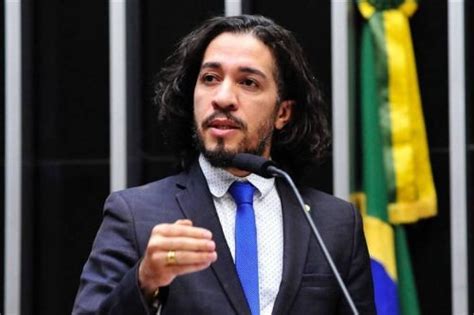 Imagens mostram eduardo bolsonaro cuspindo no deputado, logo após wyllys cuspir em seu pai, jair bolsonaro. JEAN WYLLYS É INOCENTADO POR INSULTOS A BOLSONARO - Bahia ...