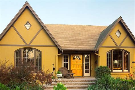 Warna coklat memberi pengaruh pada pikiran dan tubuh dengan menciptakan perasaan kebajikan, stabilitas, dan kedamaian. √ Warna Cat Eksterior Rumah Minimalis Terbaru 2019