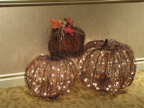 Beautiful Lighted Pumpkin Decorations For An Autumn Wedding Wedding