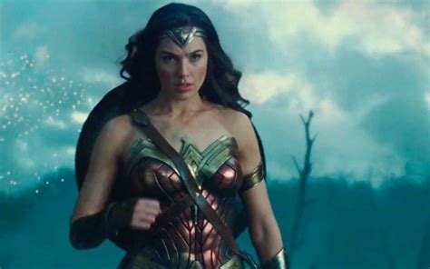 Gal Gadot Dazzles In New Wonder Woman Trailer