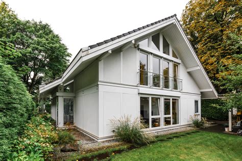 Durch die reichweite des blogs mit monatlich 8000 lesern werden öffentlich vorgestellte bauvorhaben von vielen herstellern bevorzugt behandelt. Hell Weiss Fachwerkhaus Landhaus Holzhaus - CONCENTUS ...