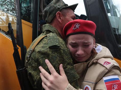 Russian Mobilisation Ukraine War Heartbreaking Photos Of Reservists Saying Goodbye