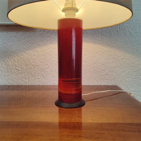Lámparas de mesa vintage de esmalte rojo, años 70. Juego de 2 en venta