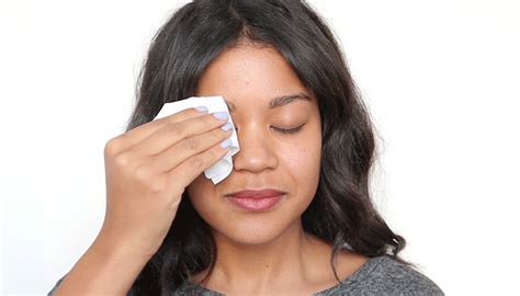To help you navigate this common makeup frustration, we're sharing five tips to help you stop shaking when you apply eyeliner. Beauty Makeup - The Easiest Guide To Apply Liquid Eyeliner Without Error - Authentic Grace Me's ...