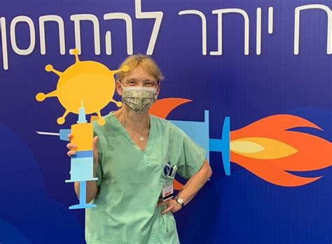 Dej like nebo taky dostaneš flákanec ! Česká sestra v Izraeli očkuje i patnáct hodin denně ...