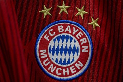 The polish forward finds himself nine goals ahead of erling haaland for the league lead and shows no signs of slowing down. Champions League: Bayern thrash Benfica 5-1 in Munich
