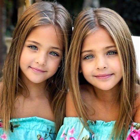 Due Gemelle Di Anni Sono Considerate Le Bambine Pi Belle Del Mondo