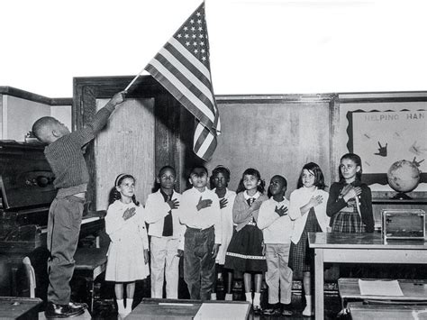 Turns out, reciting the pledge of allegiance has become passe, considered by some to be an outdated and is san francisco any less patriotic because kids don't know the pledge of allegiance? How the Pledge of Allegiance Went From PR Gimmick to Patriotic Vow | History | Smithsonian