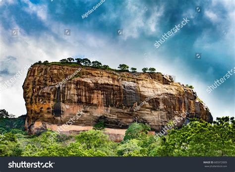Sigiriya Sinhagiri Lion Rock Ancient Rock Stock Photo 685972009