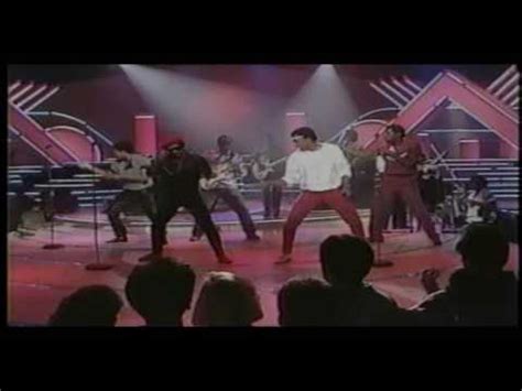 Groupe phare des années 1970 et 1980 , inspirant divers courants musicaux qui suivent, comme le rap et r'n'b en particulier, le groupe vend plus de 70 millions d. Tonight - Kool & The Gang - VAGALUME
