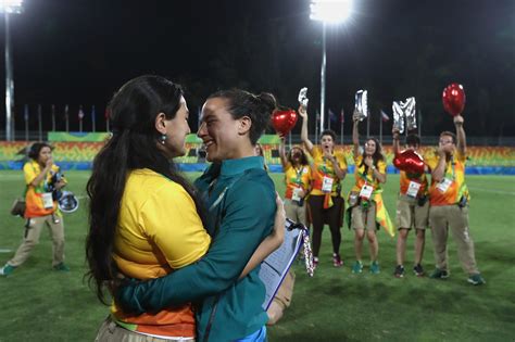 Rugby Player Isadora Cerullo S Girlfriend Proposed At The Olympics And It Was Unbearably Cute