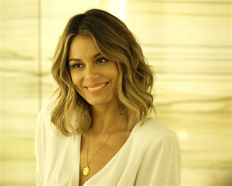 The Baker and The Beauty (2020): Fotograf Nathalie Kelley ...