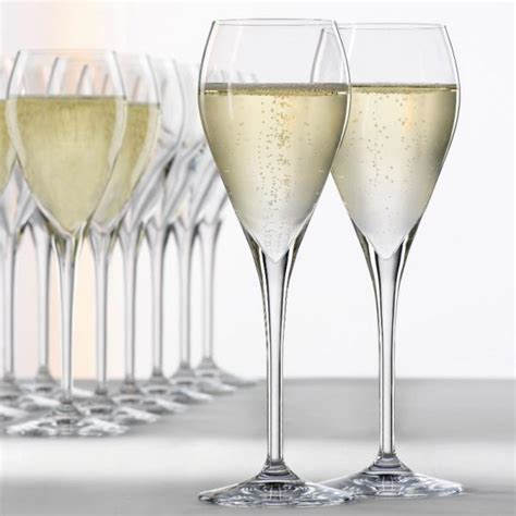 How To Choose The Best Glass To Serve Champagne